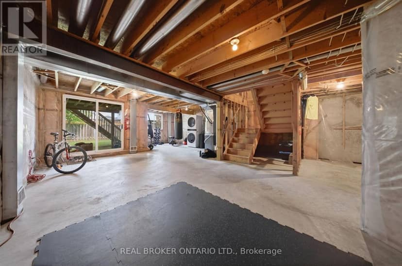 19 Boulder Crescent — photo 30 of 40