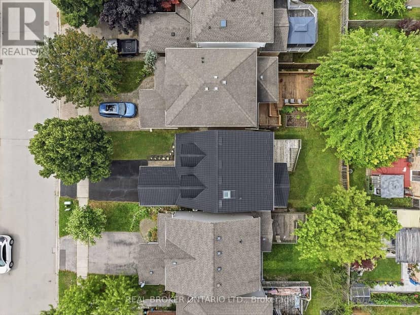 19 Boulder Crescent — photo 35 of 40