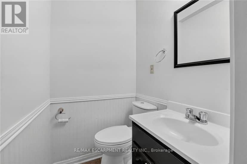 213-215 Maple Street — photo 14 of 40