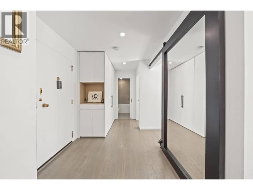 817 1445 Marpole Avenue, Vancouver, photo 2