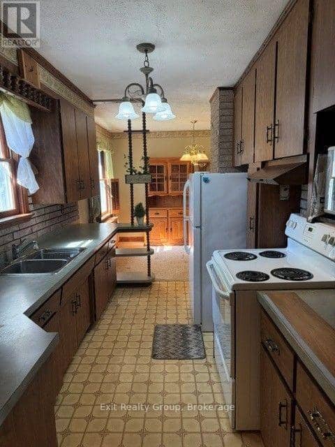 593 County Rd 28 — photo 12 of 33