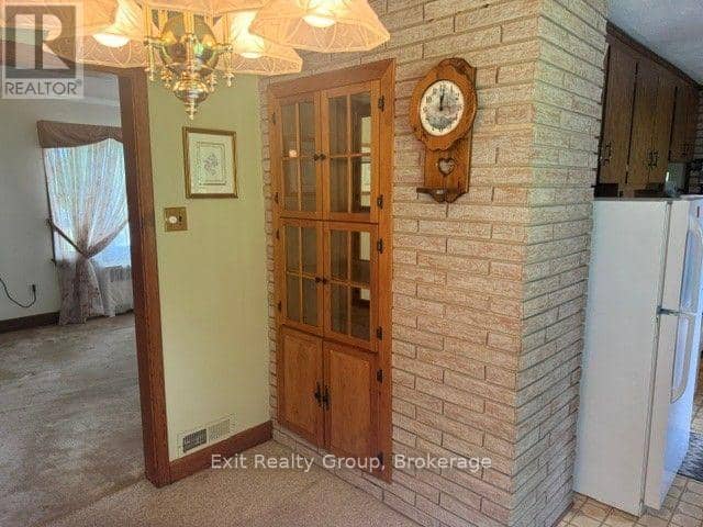 593 County Rd 28, Prince Edward County, photo 8