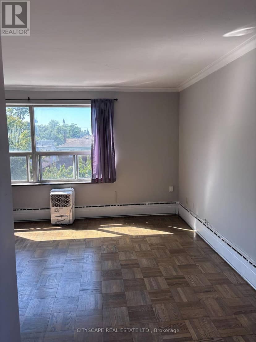 135 Sammon Avenue, Toronto, photo 6