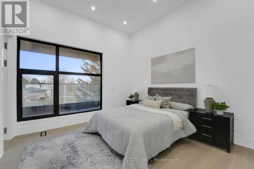 468 Saville Crescent — photo 31 of 40