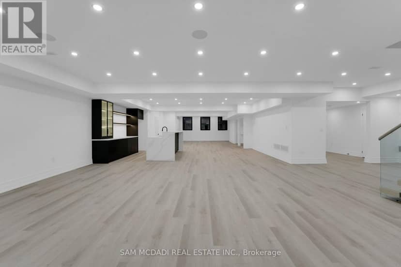 468 Saville Crescent — photo 39 of 40