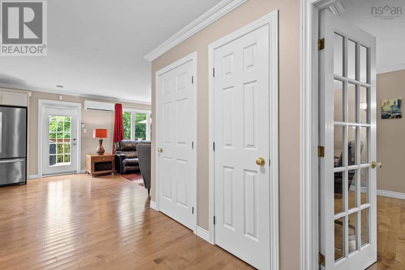 49 Westwood Boulevard — photo 13 of 40