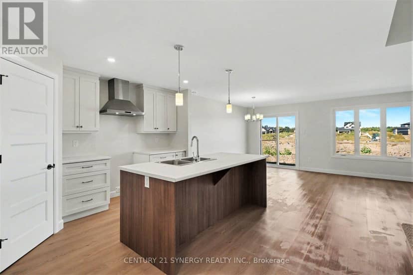31 Helen Street — photo 3 of 24