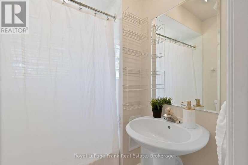 301 - 1 Sherwood Street — photo 26 of 40