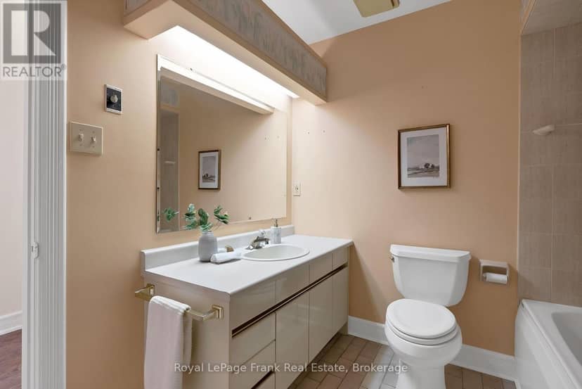 301 - 1 Sherwood Street — photo 30 of 40