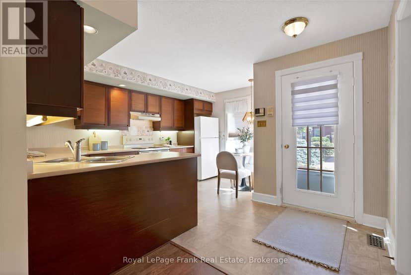 301 - 1 Sherwood Street, Kawartha Lakes, photo 6