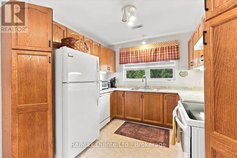 14 - 15 Aldersgate Drive — photo 9 of 16