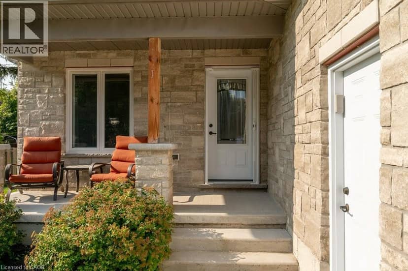 420 VICTORIA Street — photo 7 of 40