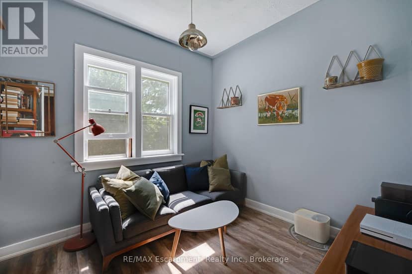 458 Woolwich Street — photo 16 of 40