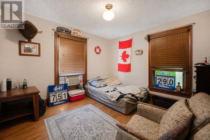 458 Woolwich Street — photo 22 of 40