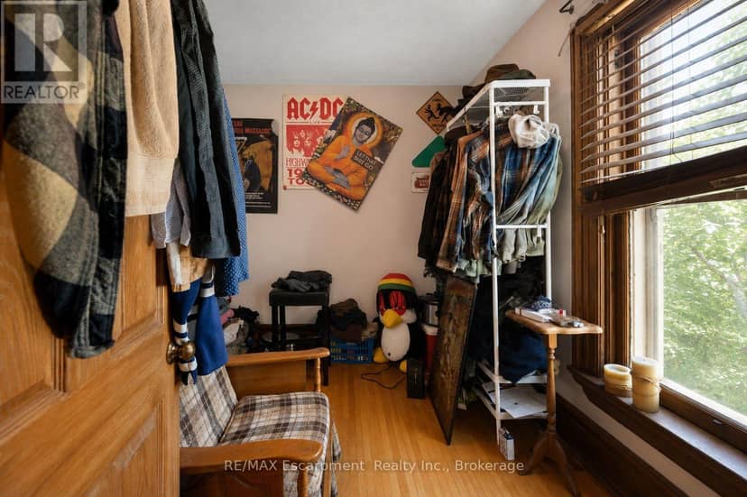 458 Woolwich Street — photo 24 of 40
