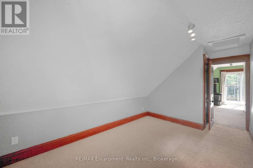 458 Woolwich Street — photo 36 of 40