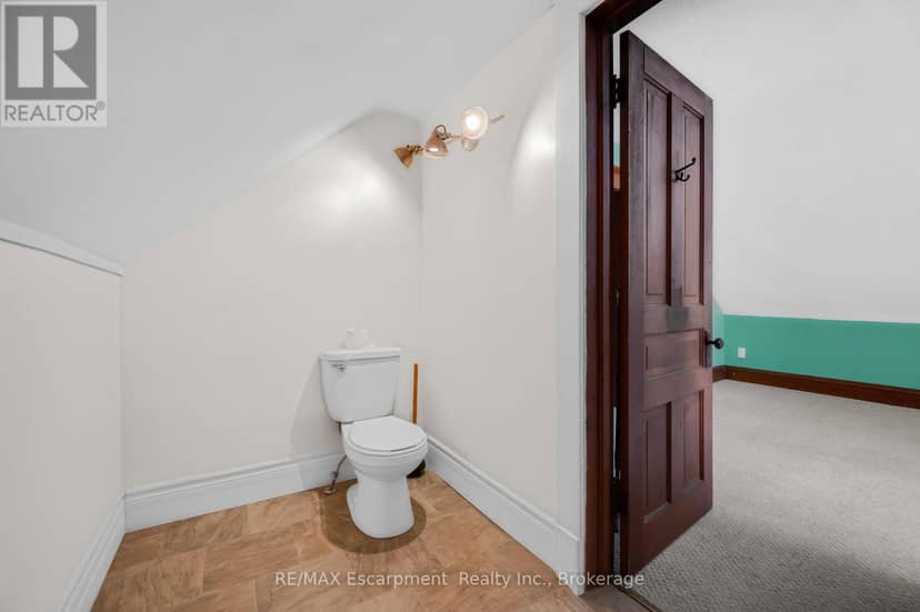 458 Woolwich Street — photo 38 of 40