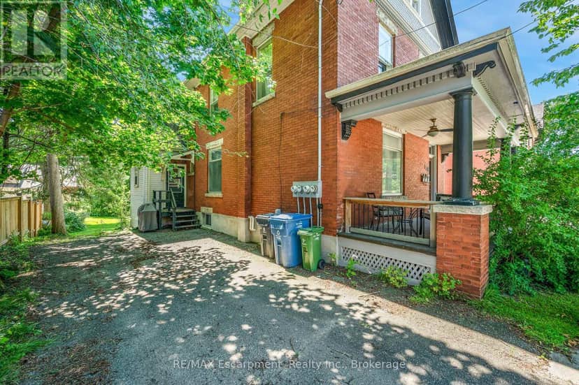 458 Woolwich Street — photo 4 of 40
