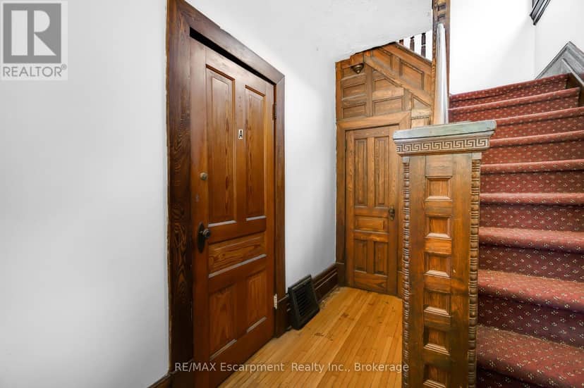 458 Woolwich Street — photo 6 of 40