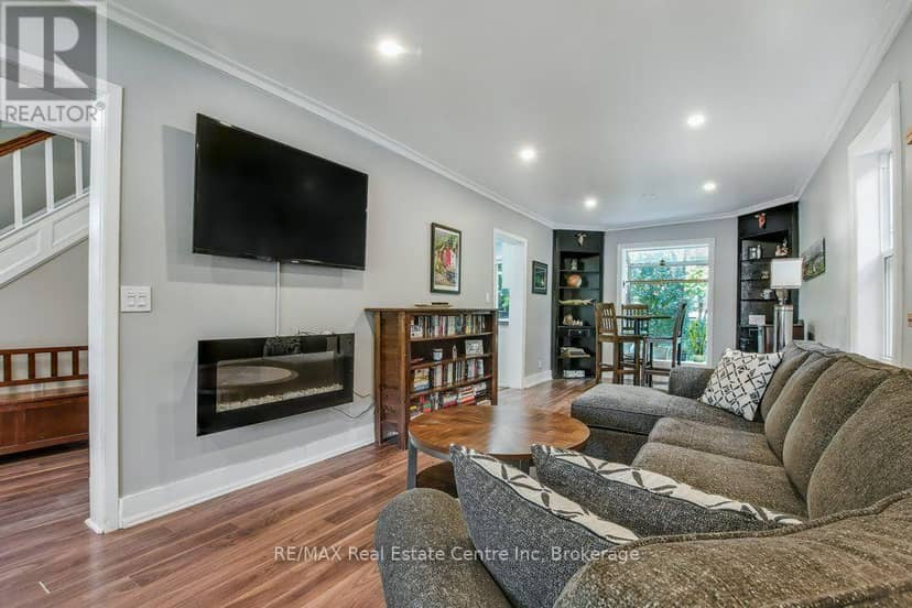 207 Waterloo Avenue — photo 9 of 23