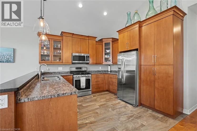 12 SILVERWOOD Avenue — photo 16 of 40