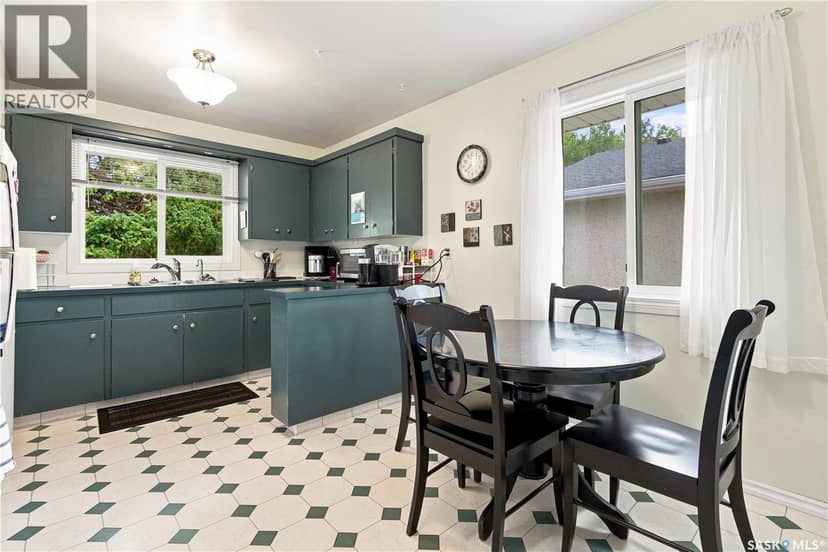 448 Robinson Street — photo 10 of 40