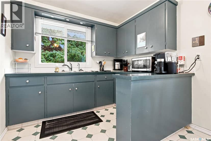 448 Robinson Street — photo 12 of 40