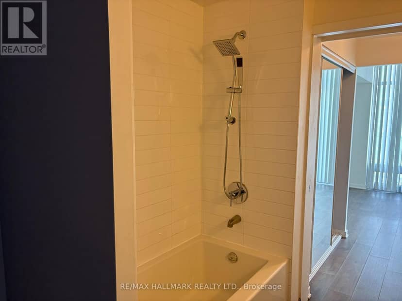 1414 - 105 The Queensway Avenue — photo 5 of 10