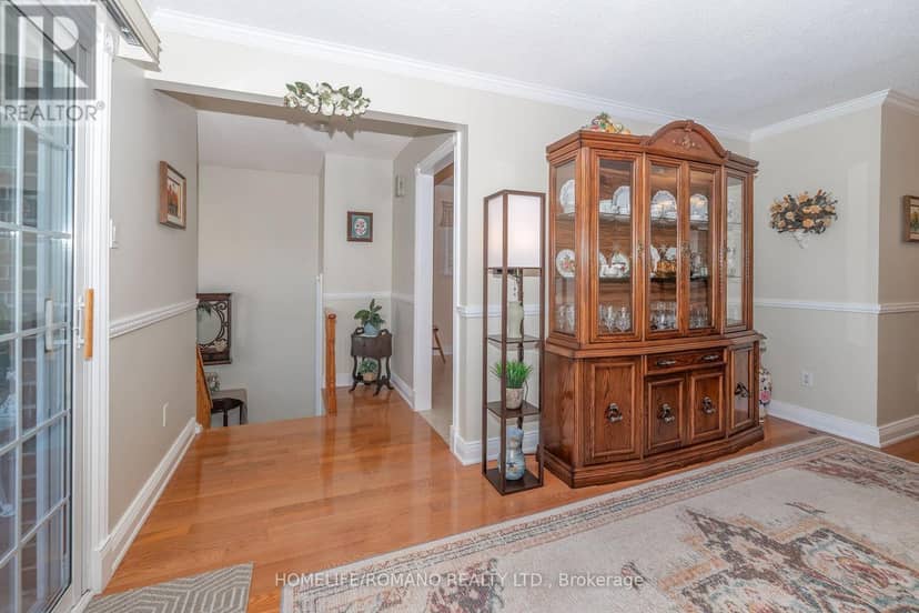915 Lovingston Crescent — photo 5 of 29