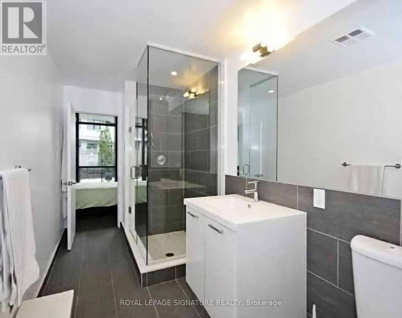 310 - 319 Carlaw Avenue — photo 15 of 17
