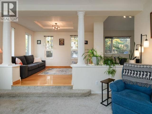 50 Thompson Road — photo 10 of 40