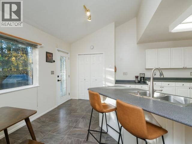 50 Thompson Road — photo 13 of 40
