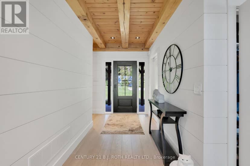 247 Lakeshore Road W — photo 9 of 40