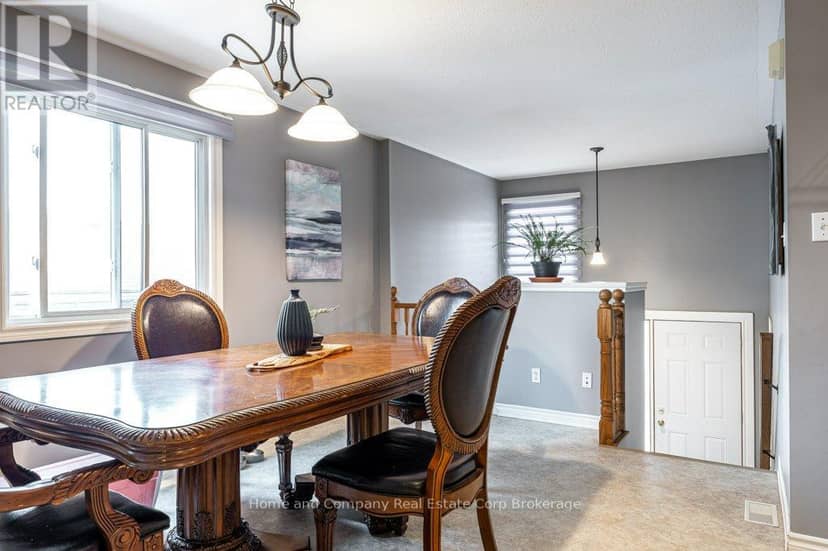 127 Walsh Crescent — photo 10 of 40