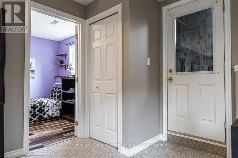 127 Walsh Crescent — photo 30 of 40