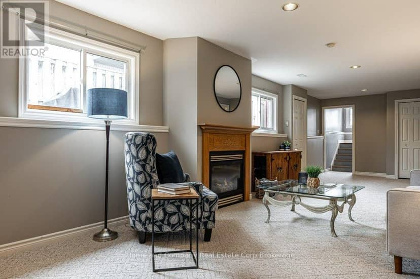 127 Walsh Crescent — photo 33 of 40
