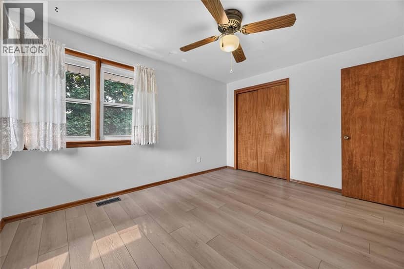 298 Elsfield Crescent — photo 15 of 24