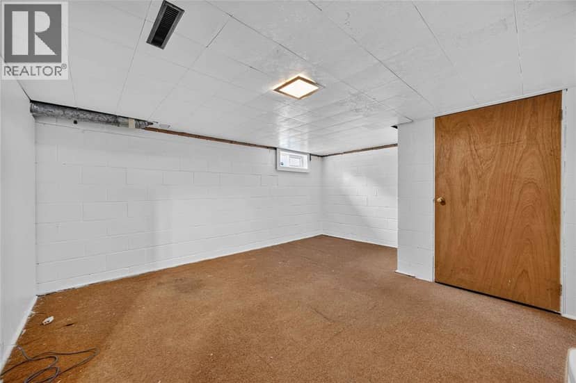 298 Elsfield Crescent — photo 19 of 24