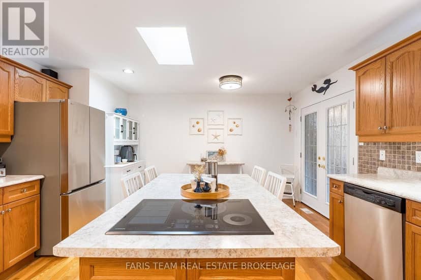 1033 Cameron Street — photo 10 of 40