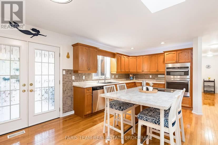 1033 Cameron Street — photo 7 of 40
