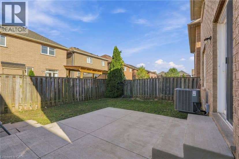 31 PEACHWOOD Crescent — photo 39 of 40