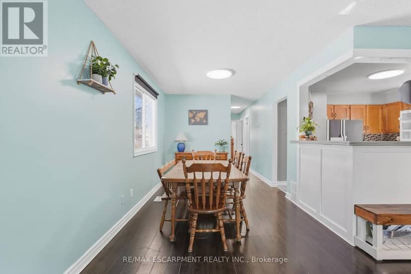 34 Grantham Avenue S — photo 12 of 40
