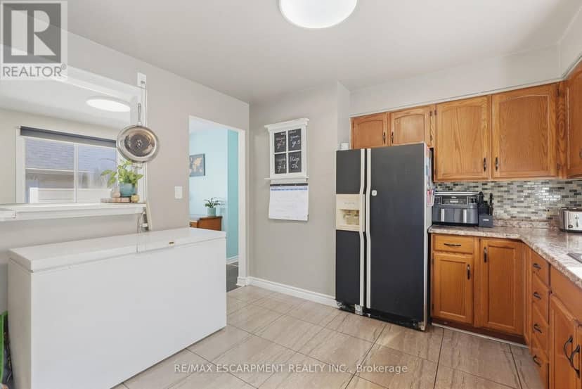 34 Grantham Avenue S — photo 23 of 40