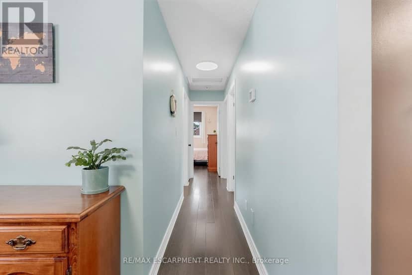 34 Grantham Avenue S — photo 25 of 40