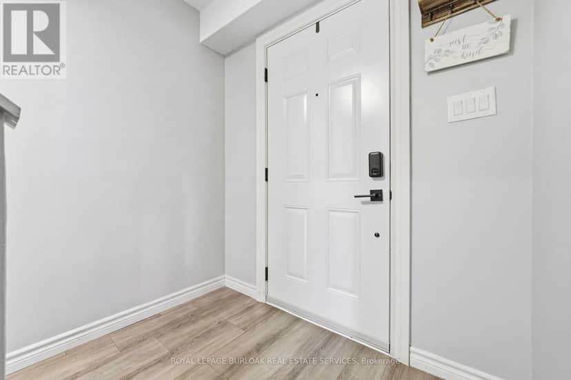 D - 22 Bond Street N — photo 4 of 30