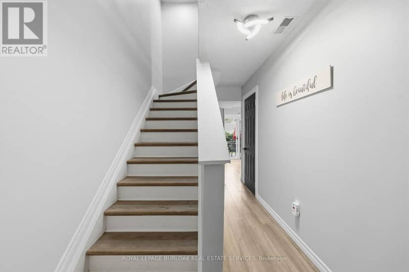 D - 22 Bond Street N — photo 5 of 30