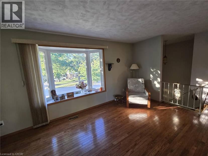 410 LAKEVIEW Drive — photo 9 of 25