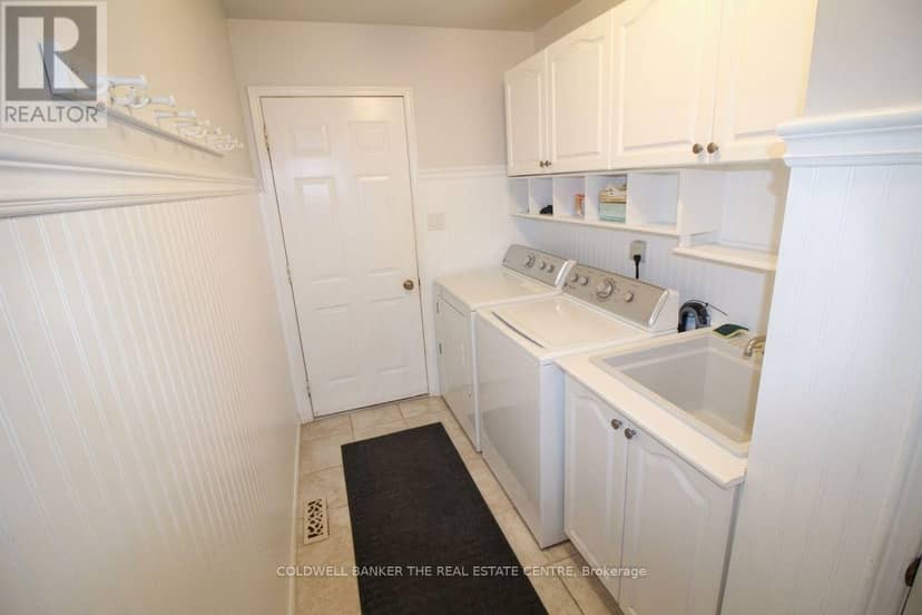 11 Ramsden Crescent — photo 10 of 26