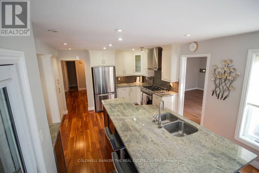 11 Ramsden Crescent — photo 6 of 26