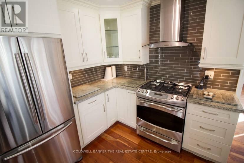 11 Ramsden Crescent — photo 8 of 26